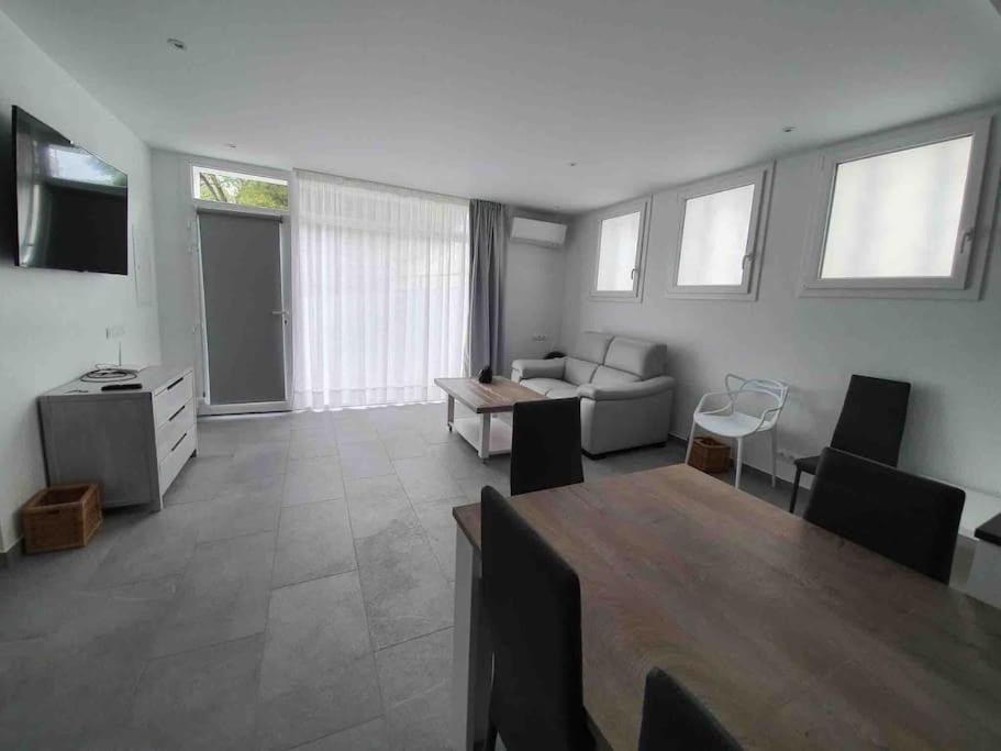 Espectacular Planta Baja Con Terraza Y Parking A 5 Min De La Playa Apartment Cadaques Ngoại thất bức ảnh