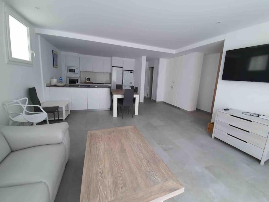 Espectacular Planta Baja Con Terraza Y Parking A 5 Min De La Playa Apartment Cadaques Ngoại thất bức ảnh