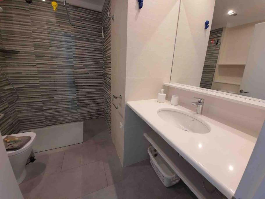 Espectacular Planta Baja Con Terraza Y Parking A 5 Min De La Playa Apartment Cadaques Ngoại thất bức ảnh